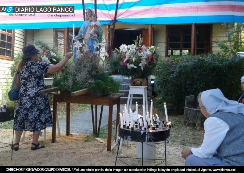 Cientos de personas llegaron a la Fiesta de la Candelaria en Lago Ranco