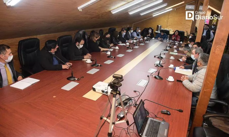 Las propuestas que el subsecretario Monsalve planteó a alcaldes en Valdivia