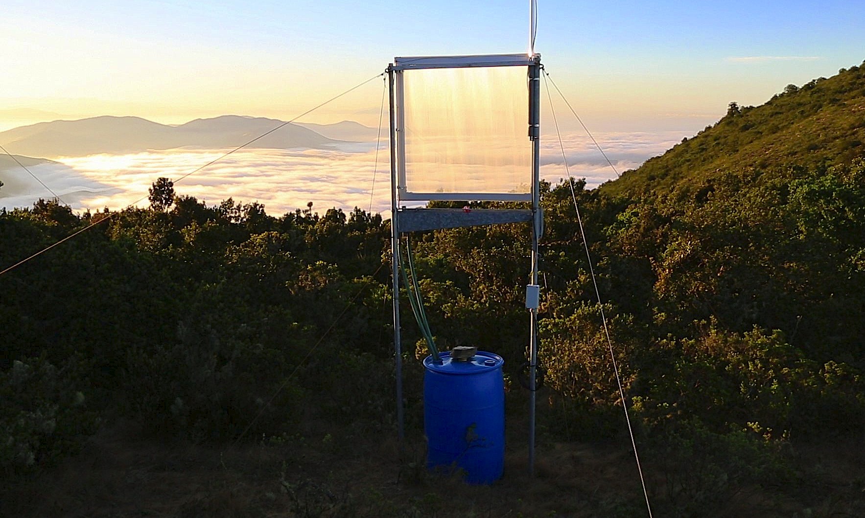 Proyecto académico desarrolla innovador sistema recolector de niebla para pequeñas comunidades
