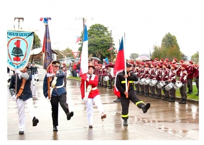 Bomberos de Lago Ranco celebró 60 años con impecable desfile y presentación del carro para brigada de Riñinahue