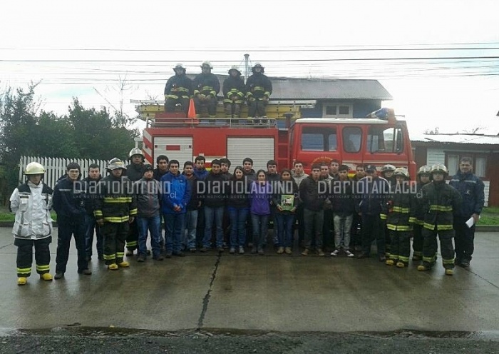 Bomberos de Lago Ranco se capacitan con instructores de la Academia Nacional