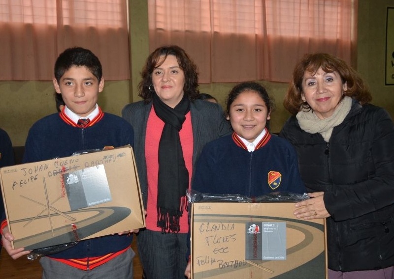 Todos los alumnos de séptimo año de la educación pública podrán recibir un computador