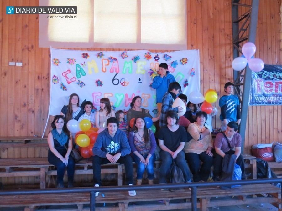 Familias de campamento disfrutaron de la Fiesta de la Primavera de Techo Chile