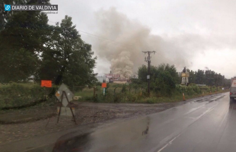 Incendio declarado en ex planta Coval en el sector Cayumapu