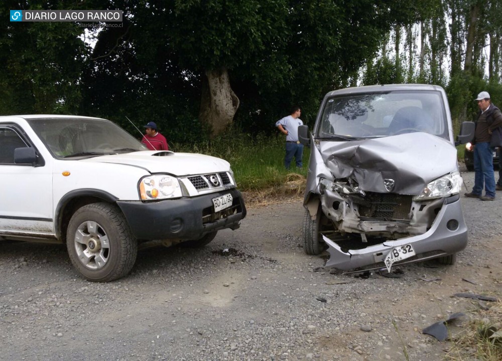 Vehículos colisionaron de frente en cruce Los Nichos