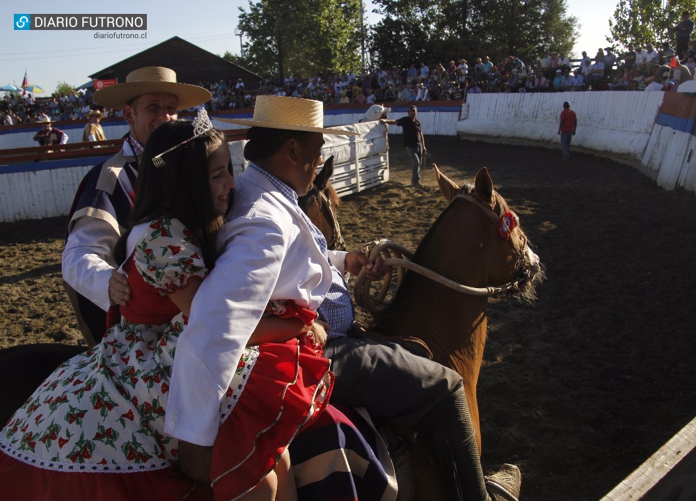 Rodeo Oficial de Futrono estuvo de fiesta este fin de semana