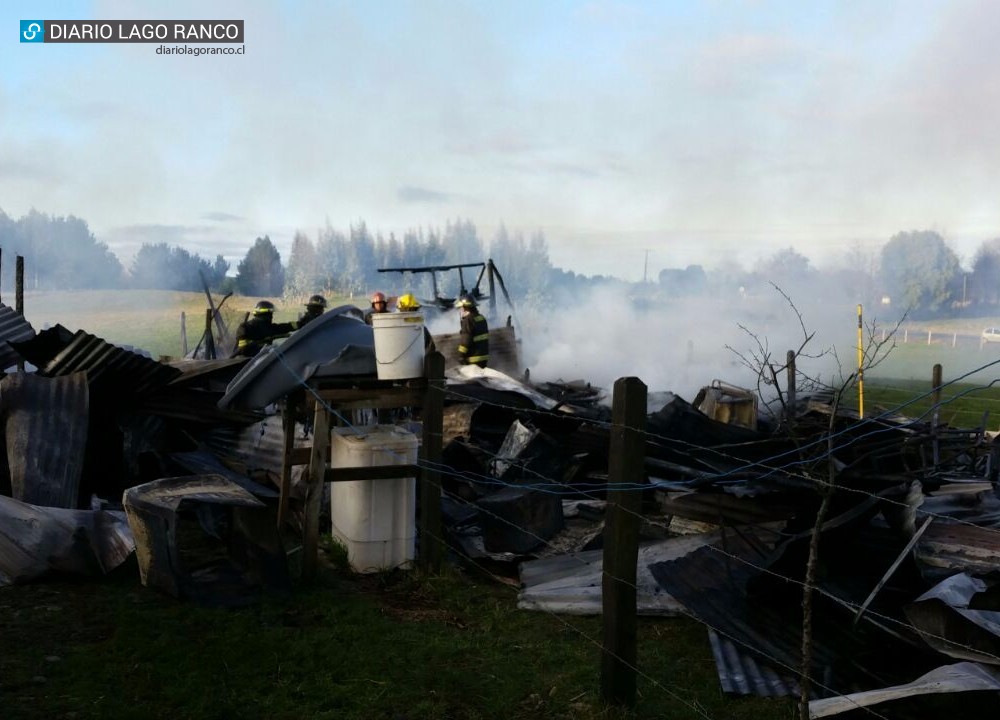 Un fallecido y dos lesionados deja incendio en sector Alucema