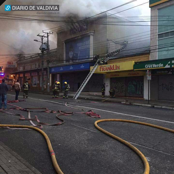 Conmoción en Valdivia por otro incendio en el centro: se quemó Corona