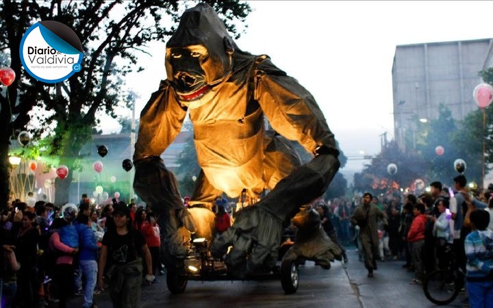 Marionetas gigantes estarán este domingo en costanera de Valdivia
