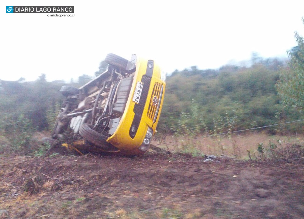 Heridos leves dejó accidente múltiple ocurrido a la salida de Ranco 