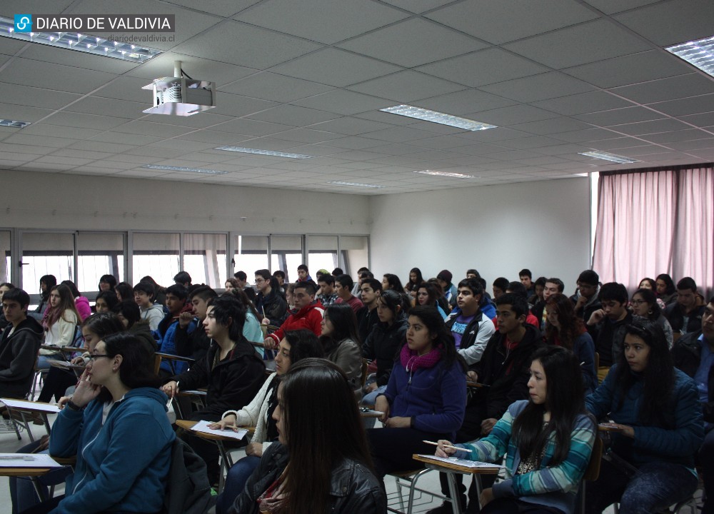Más de 250 estudiantes participaron en ensayo PSU que organizó UST