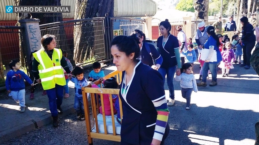 Más de 80.000 estudiantes participarán en simulacro regional de terremoto-tsunami