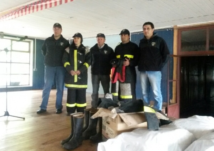 Brigada Bomberil de Curriñe recibe importante donación