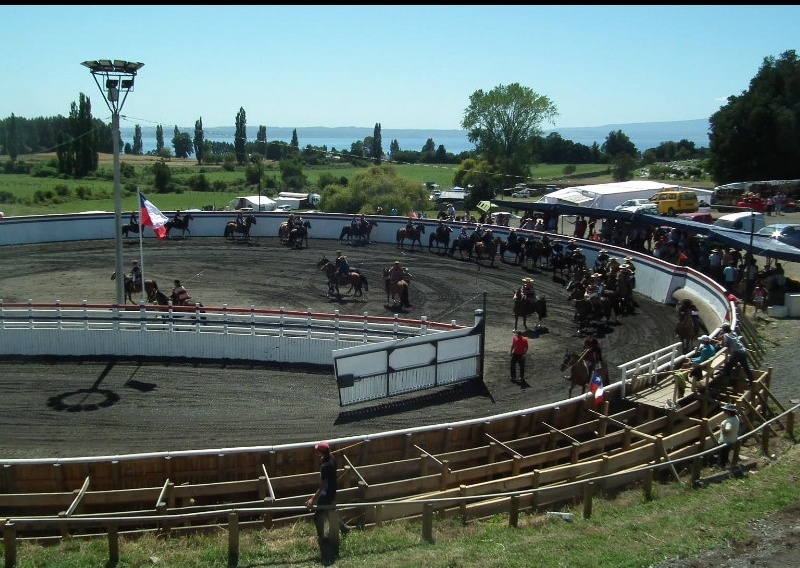 ¡Feliz aniversario Lago Ranco!: comuna festeja con acto oficial, rodeo y folclore