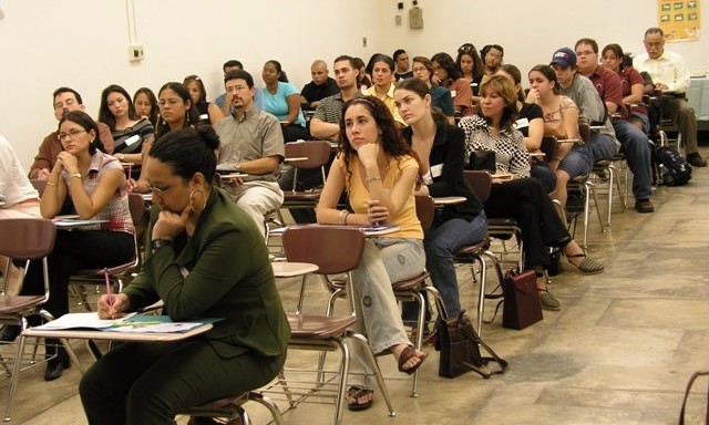 Solicitan crear fondo especial para incentivar a estudiantes de educación superior a retomar sus estudios