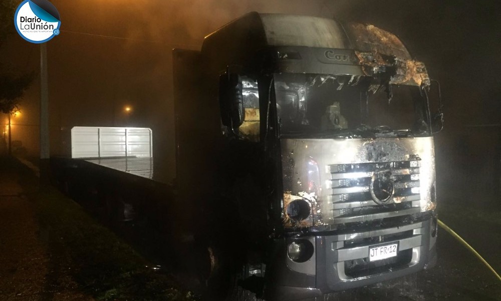 Empresario de La Unión perdió su camión en incendio presuntamente intencional en Paillaco