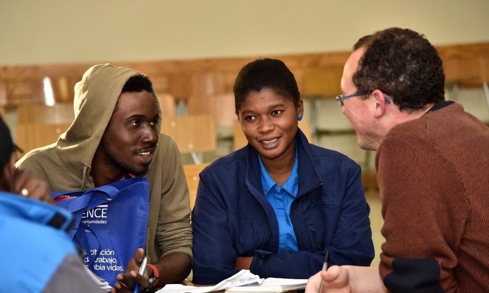 Casas de estudio de Valdivia imparten clases de español a comunidad haitiana