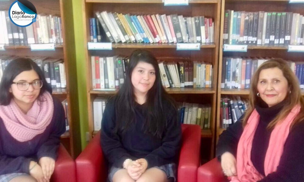 Ranquinas se lucen como ganadoras de concurso nacional de literatura