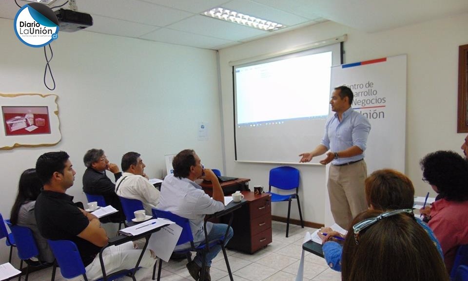 Emprendedores se capacitan para mejorar en sus negocios en la Unión