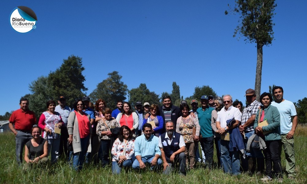 Productores participan de día de campo lechero en Río Bueno