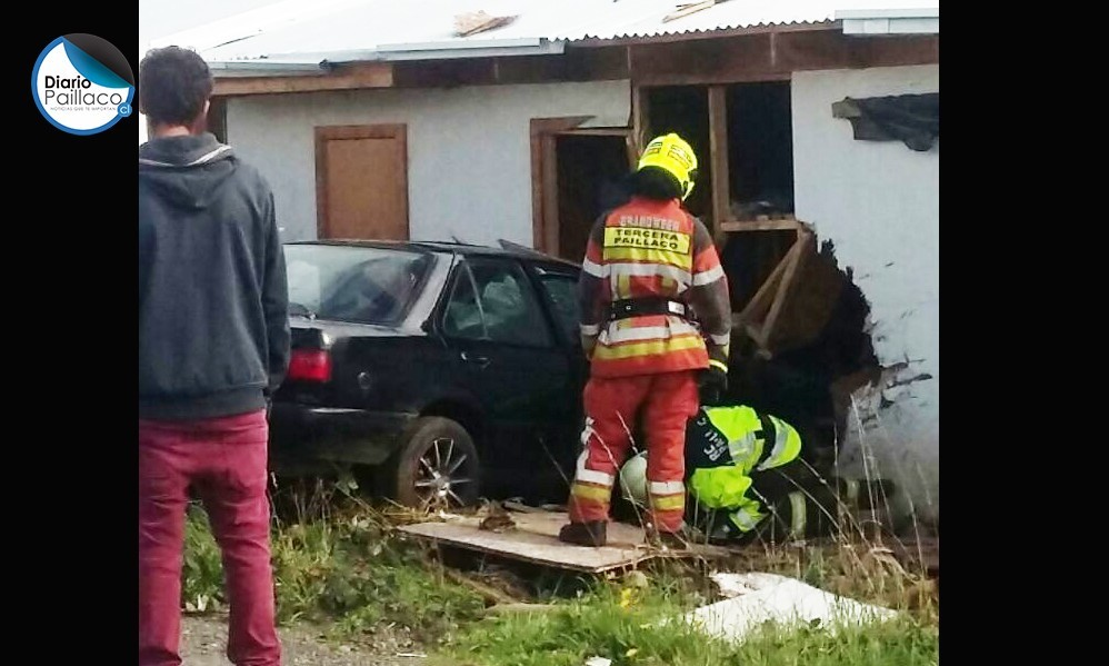 Conductor fue trasladado grave a Valdivia tras chocar con una bodega en Paillaco