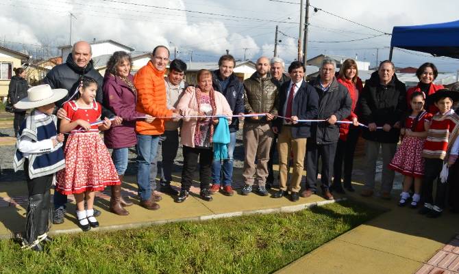 Vecinos de Río Bueno inauguraron su nueva Plazuela Bicentenario