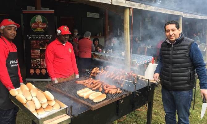 Todavía hay tiempo para almorzar en Paillaco: partió fiesta Invierno A Todo Chancho