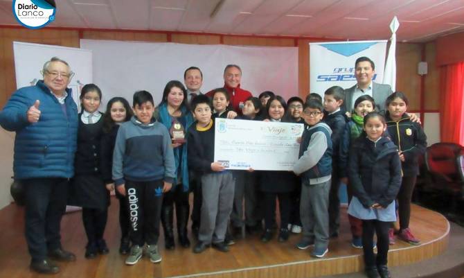 Estudiantes de Lanco viajarán a la nieve tras ganar concurso de recolección de pilas y botellas