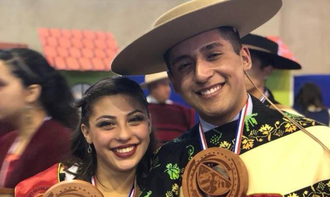 Pareja futronina se quedó con campeonato regional de cueca juvenil en Mariquina