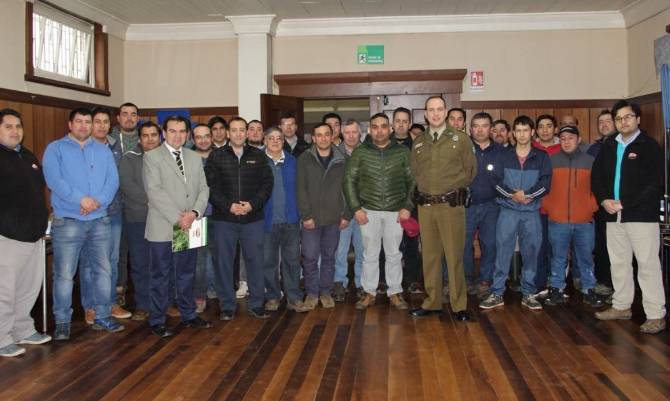 Carabineros realizó taller de prevención de accidentes a 100 conductores de Colún