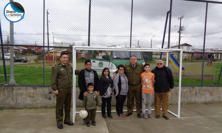 Carabineros apoyó habilitación de multicancha en La Unión