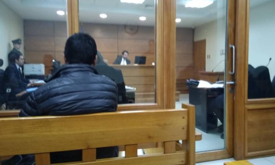 Prisión preventiva para ex carabinero acusado de abusar de 3 menores en Valdivia