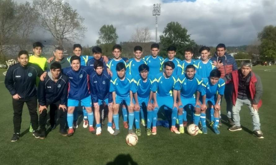 Con sufrido triunfo Lago Ranco pasó a la final regional de fútbol