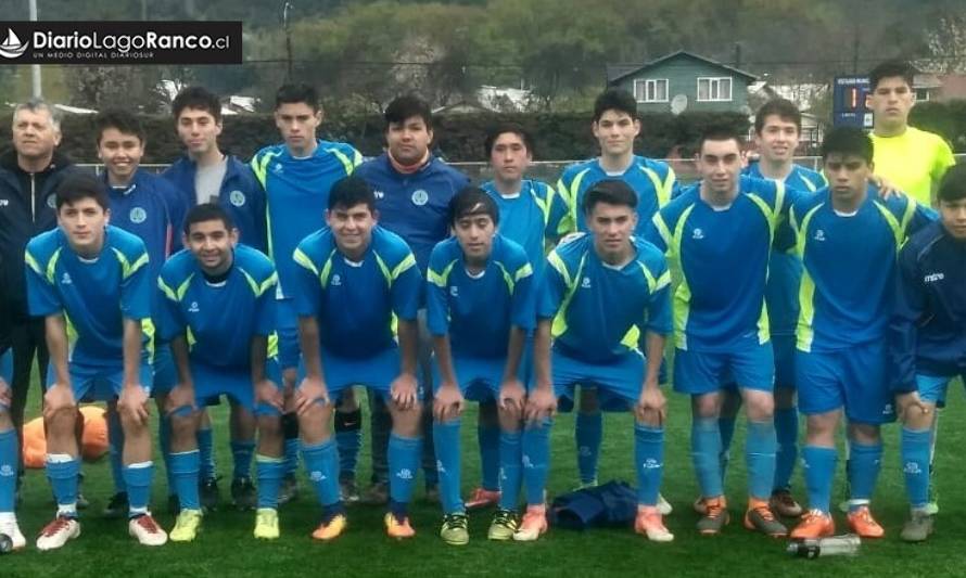 Asociación de fútbol de Lago Ranco dispone buses para apoyar a la selección sub 17 en final regional