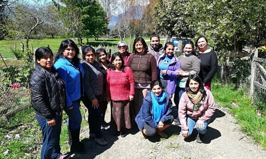 Guías turísticos de Isla Huapi realizaron curso “Técnicas de Guiado Intercultural” de Sernatur