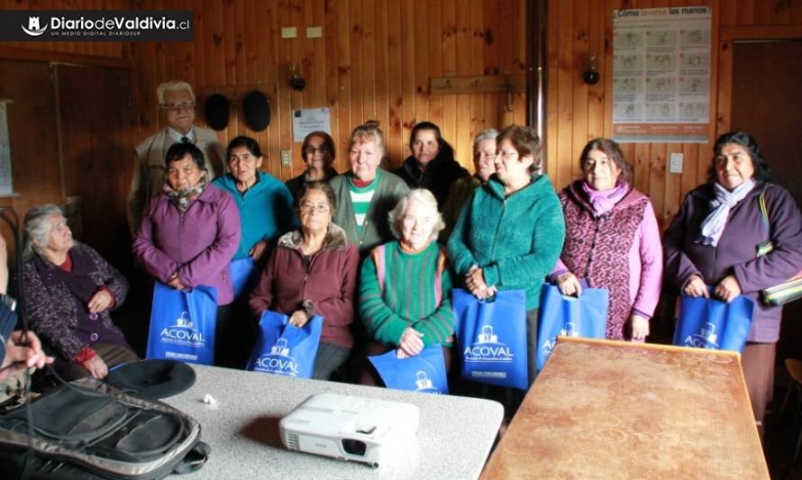 Acoval capacitó a 204 adultos mayores en Lago Ranco