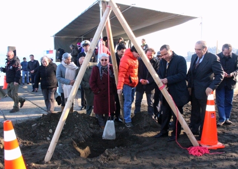 Autoridades y vecinos pusieron primera piedra del nuevo terminal de pasajeros de Niebla