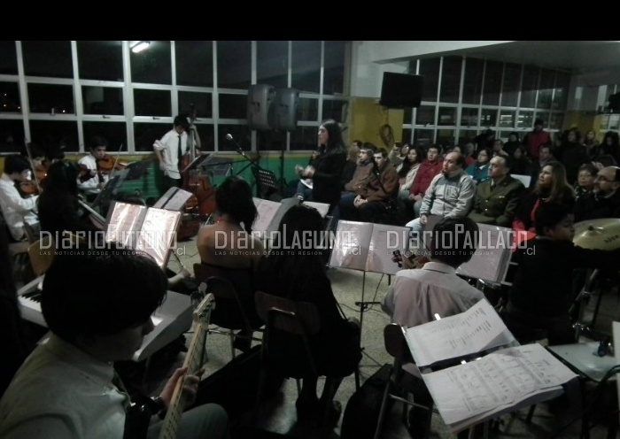 Orquesta Estudiantil Liceo Antonio Varas deleitó a asistentes en concierto semestral