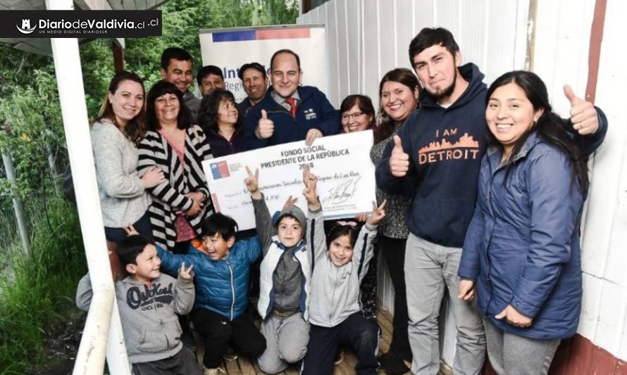 Intendente Asenjo entregó Fondos Presidente de la República a organizaciones de Valdivia y Lago Ranco