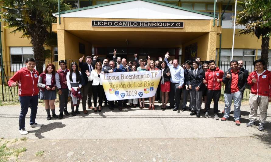 Tres liceos de Los Ríos se convierten en Bicentenario de Excelencia este 2019