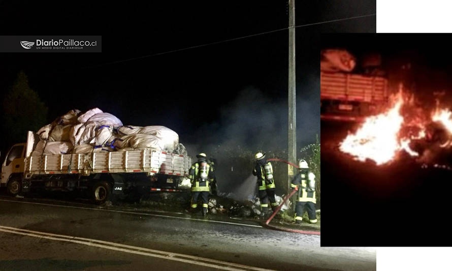 Rápida respuesta de bomberos de Paillaco evitó que camión resultara quemado