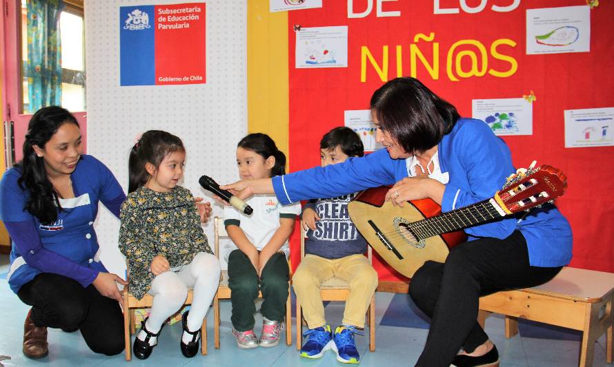 Junji Los Ríos lanzó diccionario que muestra el mundo desde la mirada de los niños