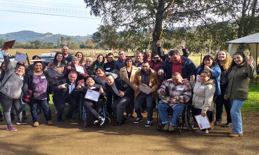 Programa de Fosis entregó apoyo a vecinos de Los Ríos