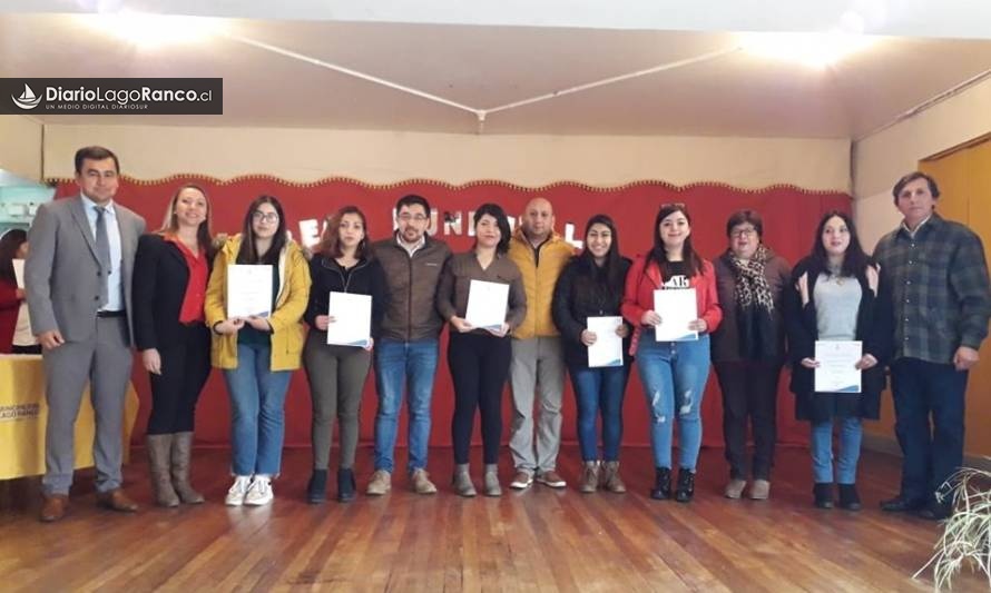 Municipio entregó becas para educación superior a jóvenes ranquinos