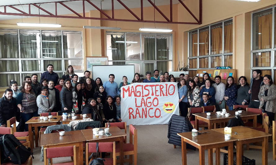 Escuelas municipales de Lago Ranco adheridas a paro nacional indefinido