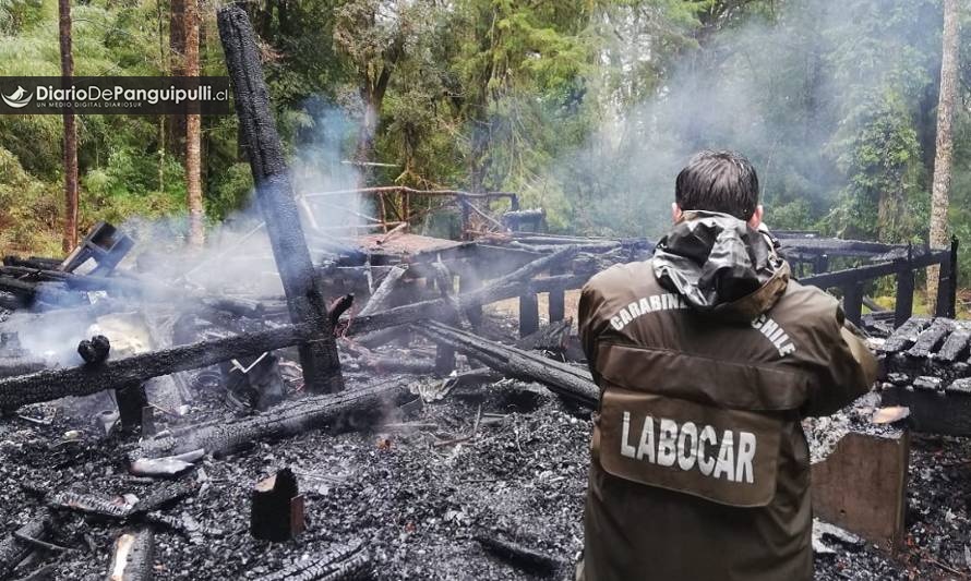 Incendio consumió inmueble en Choshuenco