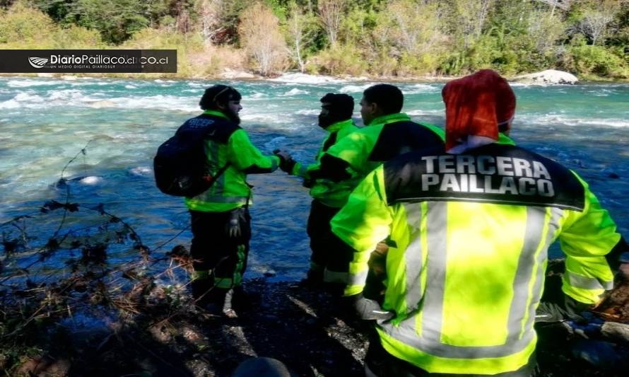 Bomberos de Paillaco apoyan con drones en la búsqueda de joven desaparecido en río Liquiñe