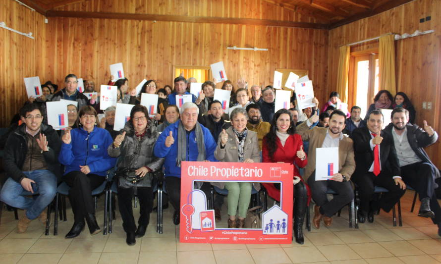 Bienes Nacionales entregó Títulos de Dominio a familias de Lago Ranco