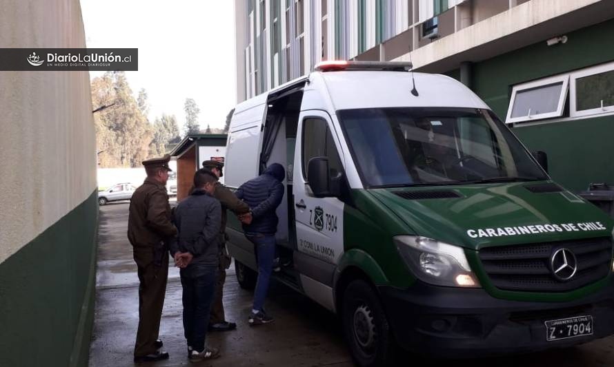 Carabineros capturó a dos sujetos que robaron domicilio en La Unión