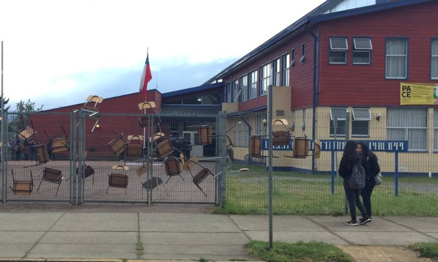 Estudiantes se tomaron liceo de Paillaco y municipio los llamó a participar en cabildos